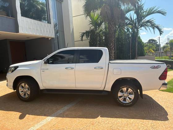 TOYOTA HILUX 2.7 SR 4X2 CD 16V FLEX 4P AUTOMÁTICO TOYOTA HILUX 2.7 SR 4X2 CD 16V FLEX 4P AUTOMÁTICO
